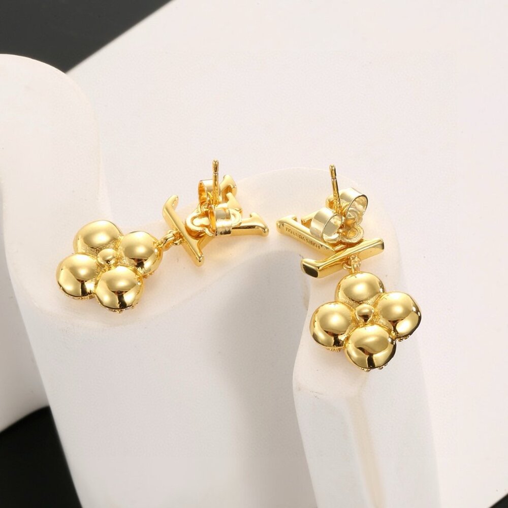 ✨✨✨Louis Vuitton earrings✨✨✨ - Picture 3 of 5